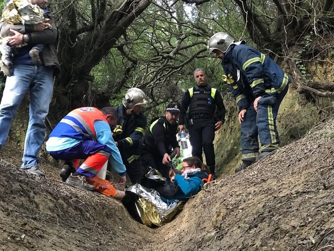 Trasladado de una senderista herida en un tobillo en Vejer (Cádiz)