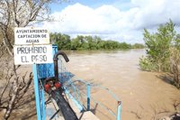 La rotura de una mota en Quinto (Zaragoza) hace temer que el agua de la avenida del Ebro pueda entrar al casco urbano