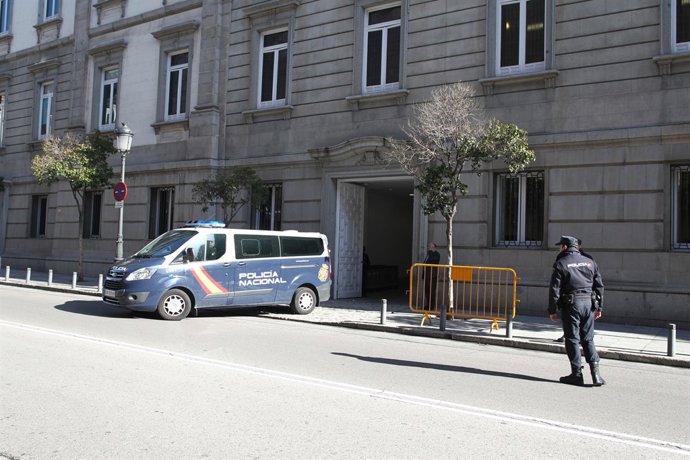 La Policia trasllada al Suprem Jordi Sànchez, Junqueras i Jordi Cuixart