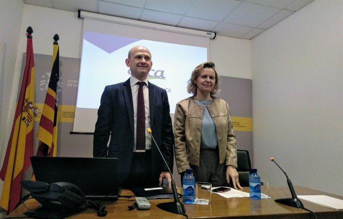 Maria Salom y el director de AICA en rueda de prensa