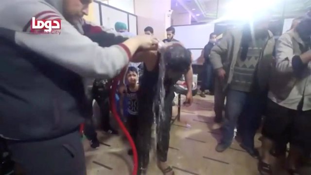 Personas afectadas por el supuesto ataque químico en Duma (Siria)