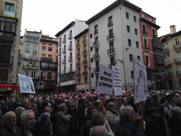 Concentración en Pamplona en defensa del sistema público de pensiones