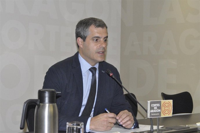 El diputado de Cs, Javier Martínez, en rueda de prensa en las Cortes