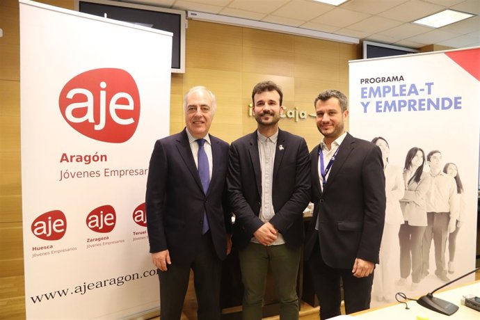 José L. Rodrigo, Pedro Lázaro y Nacho Torre tras firmar el acuerdo Ibercaja-AJE.