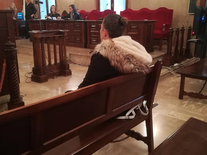 La madre acusada de inducir a la prostitución a su hija