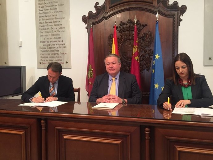 FIRMA DEL CONVENIO DELEGADO EN EL CENTRO