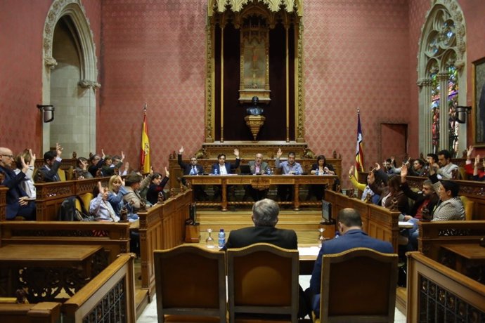 Votación en el pleno del Consell de Mallorca
