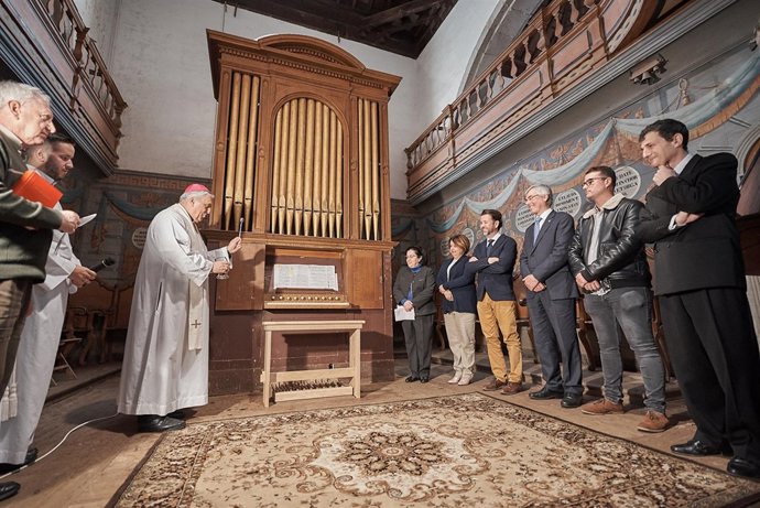 Nota De Prensa Y Fotografías: Órganos Restauración