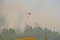 Los Cabildos piden más medios aéreos contra incendios fuera de la campaña de verano