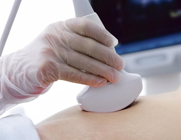 Médicos se forman para realizar ecografías abdominales en centros de salud