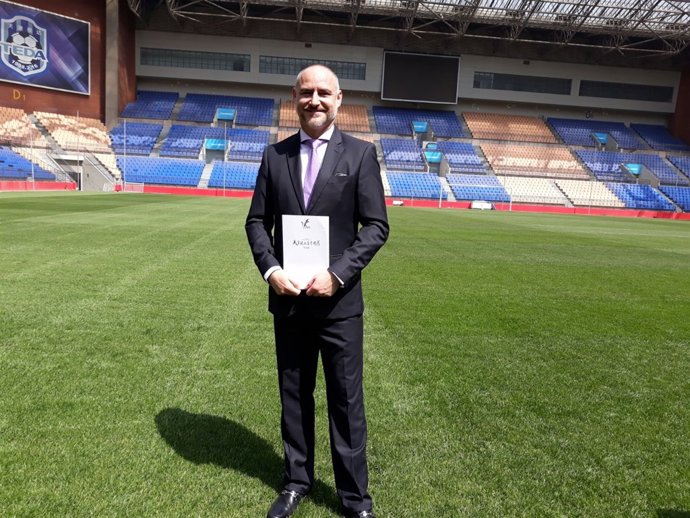 El director de Spanish Soccer Institute, Enrique García