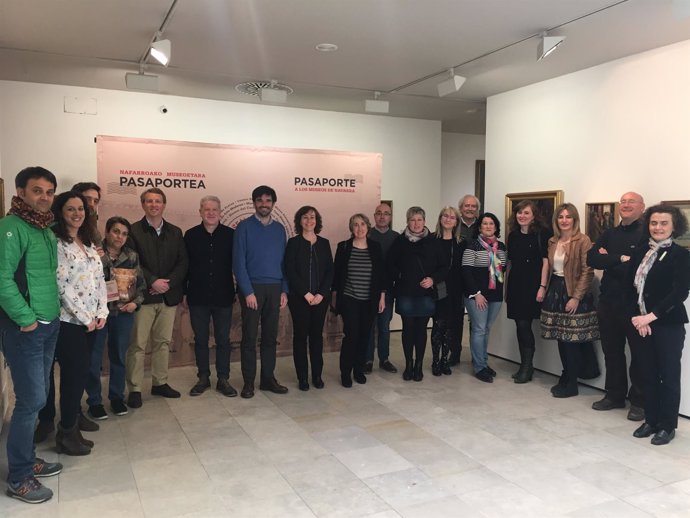 La consejera y el alcalde de Tudela junto a responsables de museos