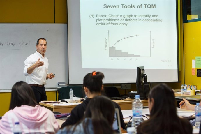 Estudiantes de la UPNA en clase