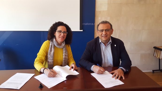 Firma concenvio ayuntamiento de Calvià y el IMAS