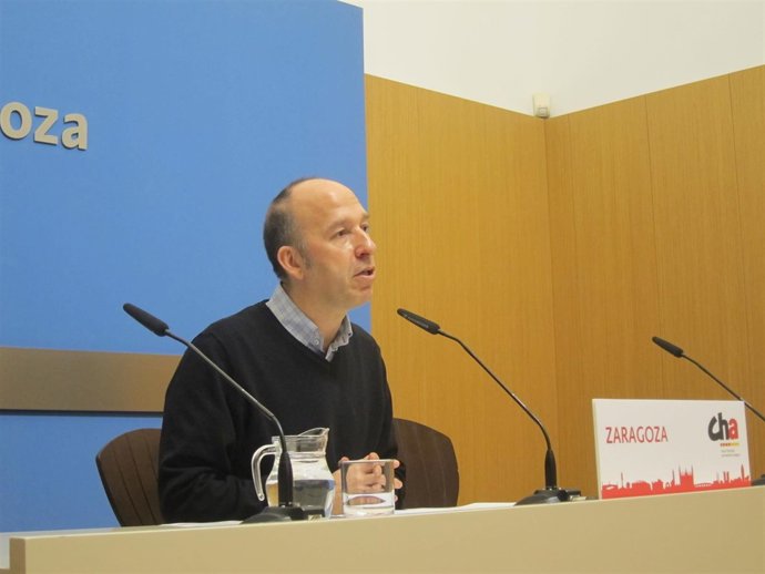 Carmelo Asensio (CHA), en rueda de prensa hoy en el Ayuntamiento