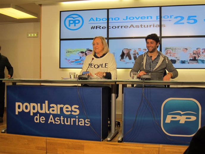 La presidenta del PP, Mercedes Fernández, en rueda de prensa