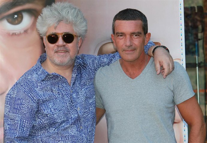 ALMODÓVAR Y ANTONIO BANDERAS