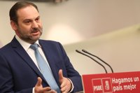 Ábalos (PSOE) denuncia que la renuncia de Cifuentes a su máster sin que dimita es una burla a la ciudadanía