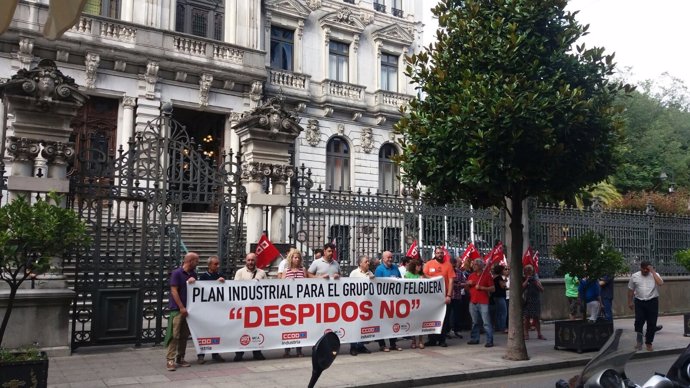 Trabajadores de Duro Felguera en una protesta en la Junta.,