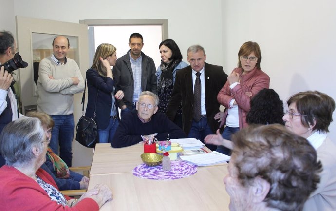 Pilar Varela visita la residencia de mayores de Arriondas