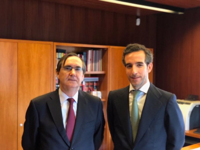Juan José Sánchez Puig, director general del ISDE, y Manuel López-Medel