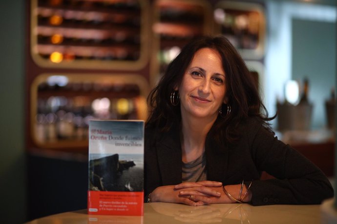 La escritora María Oruna presenta su nueva novela Donde fuimos invencibles