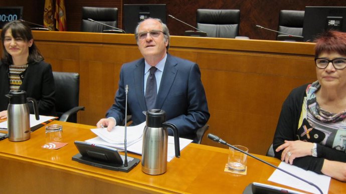 El exministro de Educación, Ángel Gabilondo, en Zaragoza.