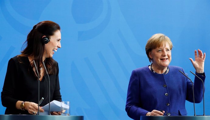 La canciller Angela Merkel y la primera ministra neozelandesa Jacinda Ardern