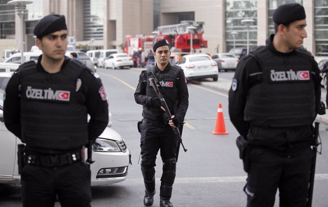 Policías turcos en Estambul