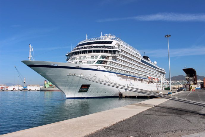 Viking Sky crucero exclusivo en el atraque sur terminal B del puerto de Málaga 