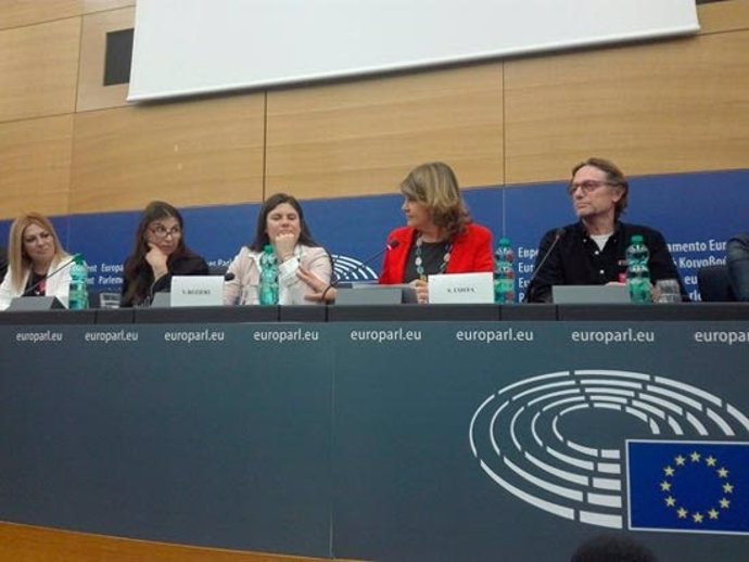Delegación de autores en Estrasburgo