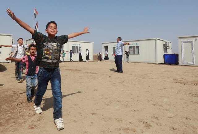Niños gitanos iraquíes kwaliya en su escuela en Al Zuhoor