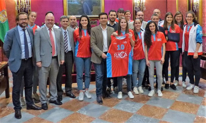 Ayuntamiento de Granada valora los éxitos del RACA Femenino