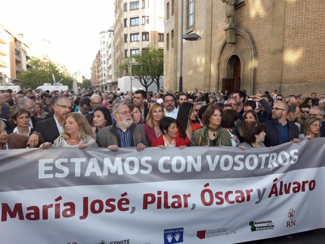 Concentración de apoyo en Pamplona a los guardias civiles agredidos en Alsasua.