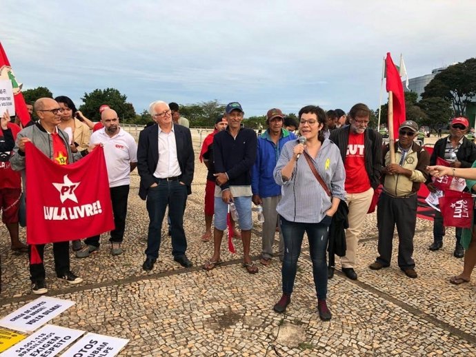 Natàlia Sànchez (CUP) en un acte de suport a Lula da Silva