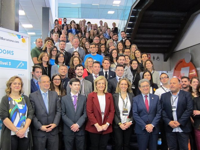 La ministra Fátima Báñez, en una visita a JOBarcelona