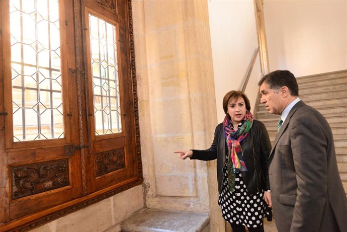 La delegada del Gobierno andaluz en Granada y el presidente del TSJA