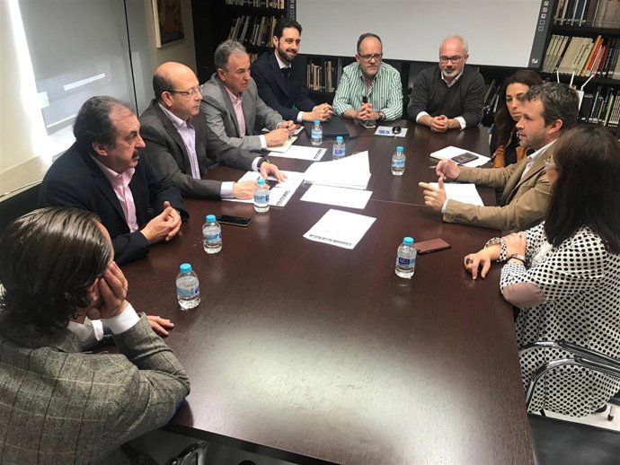 Reunión del PSOE con el sector de la construcción