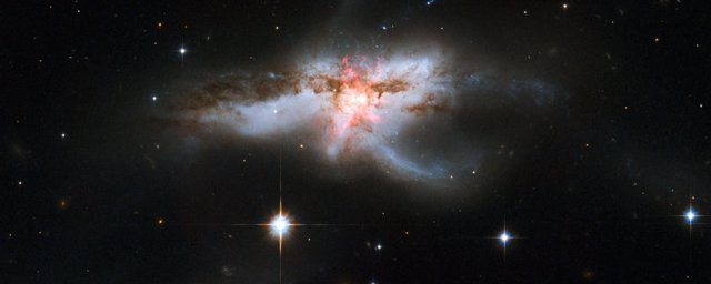NGC 6240 visto por el Hubble