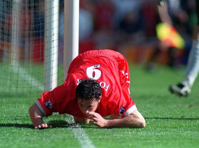Football - Liverpool v Everton - FA Premier League 98/99 - Anfield 3/4/99 Robbi
