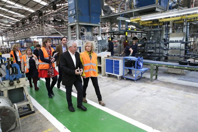 Díaz Tezanos visita las instalaciones de la fábrica de Vitrinor