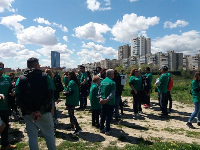 Vecinos en los terrenos en los que se proyecta Madrid Nuevo Norte