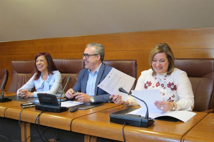 Matilde Ruiz, Pedro Hernando y Rosa Valdés, PRC                             