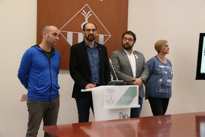 L'alcalde de Sabadell, Maties Serracant, al costat dels tinents d'alcalde 