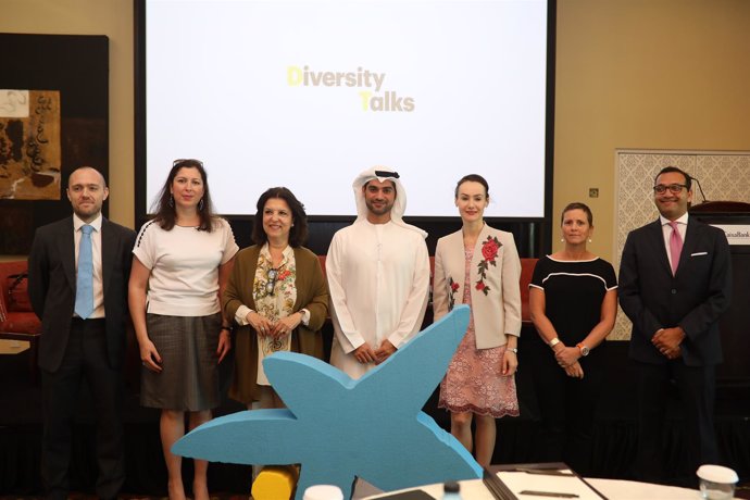 Participantes en el debate 'Diversity Talks' de CaixaBank en Dubái