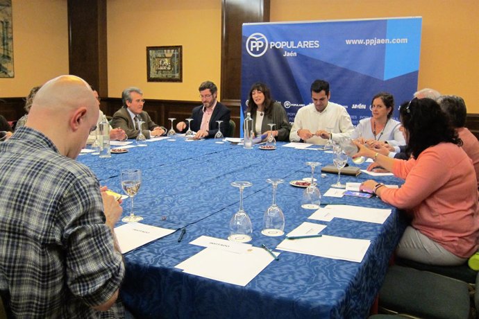 Reunión del PP andaluz con colectivos sanitarios de la provincia de Jaén.