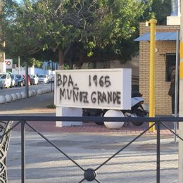 Pintada en el monolito despojado de la rotuación en memoria de Muñoz Grandes