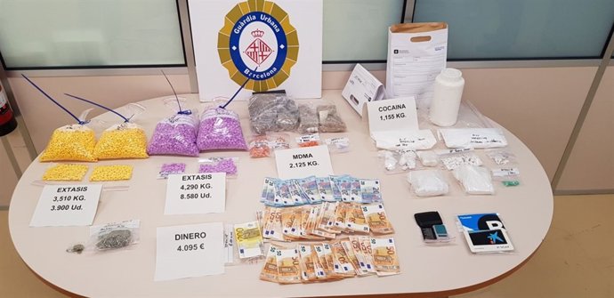 Diners i droga decomissats en un pis de la Barceloneta (Barcelona)