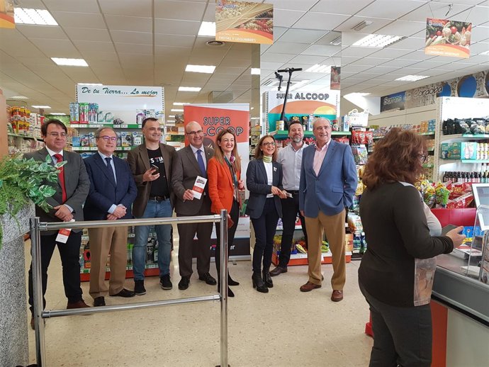 Autoridades durante la presentación