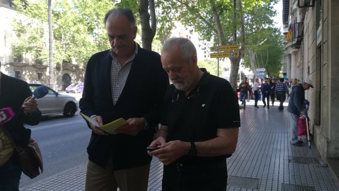Fernando Mateas y Bartolomé Cursach, hoy al salir del Juzgado
